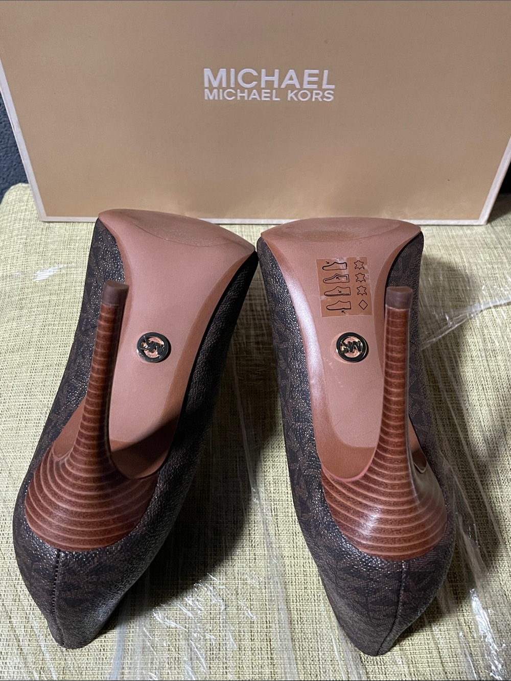 Michael Kors Brown Logo Keke Pointed Toe Heel Pump SZ. 10 - Picture 7 of 9